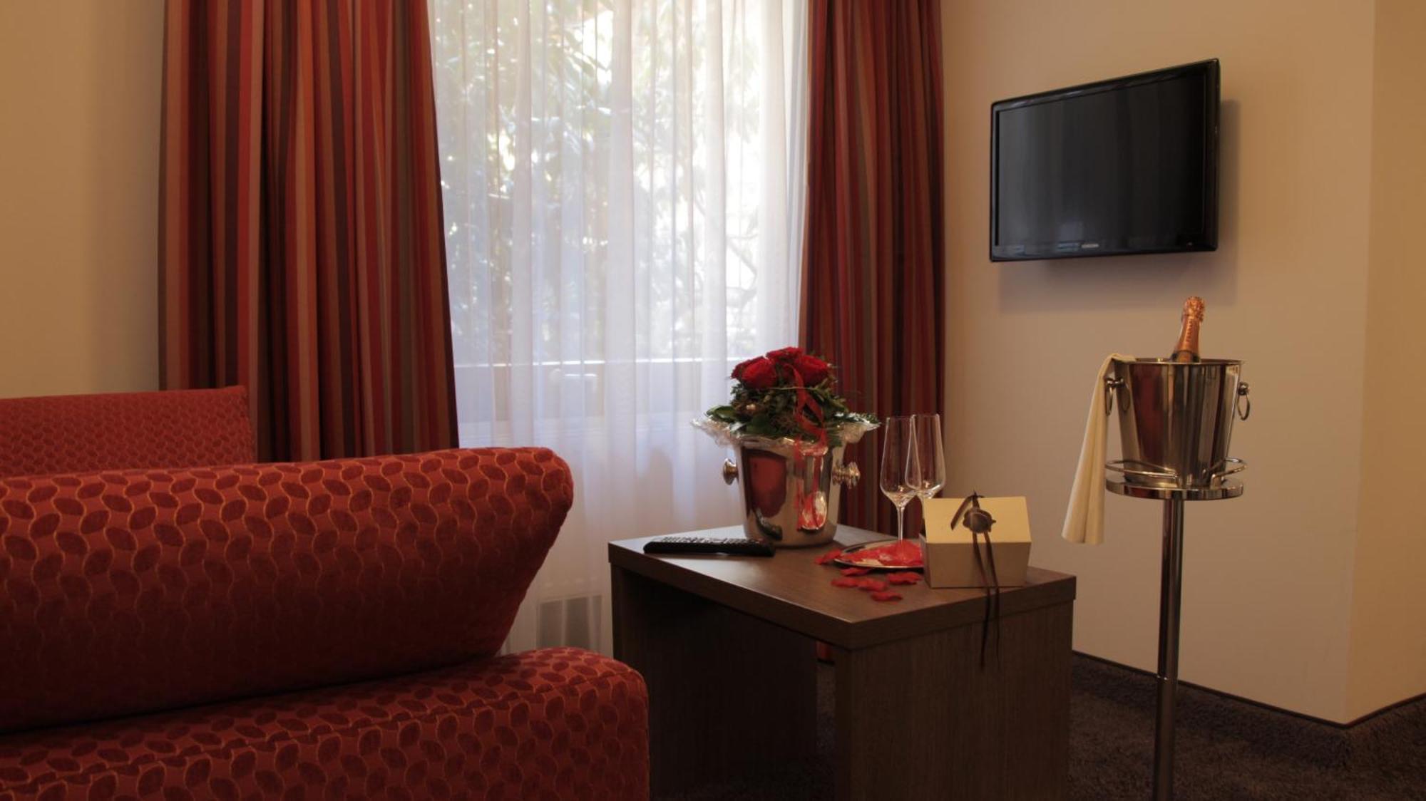 Romantisches Hotel Menzhausen ウスラー エクステリア 写真