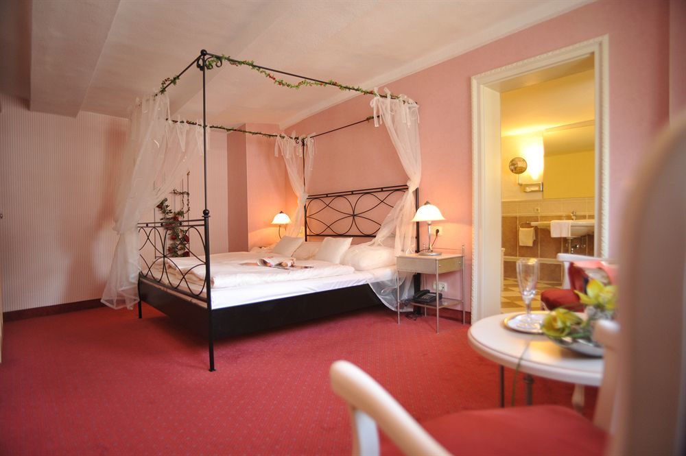 Romantisches Hotel Menzhausen ウスラー エクステリア 写真