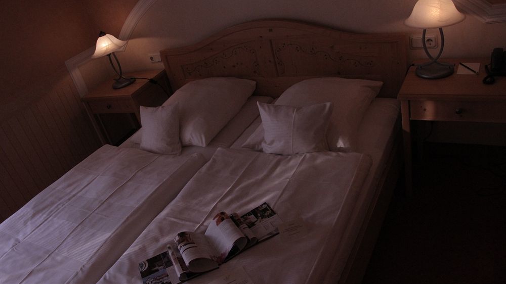 Romantisches Hotel Menzhausen ウスラー エクステリア 写真