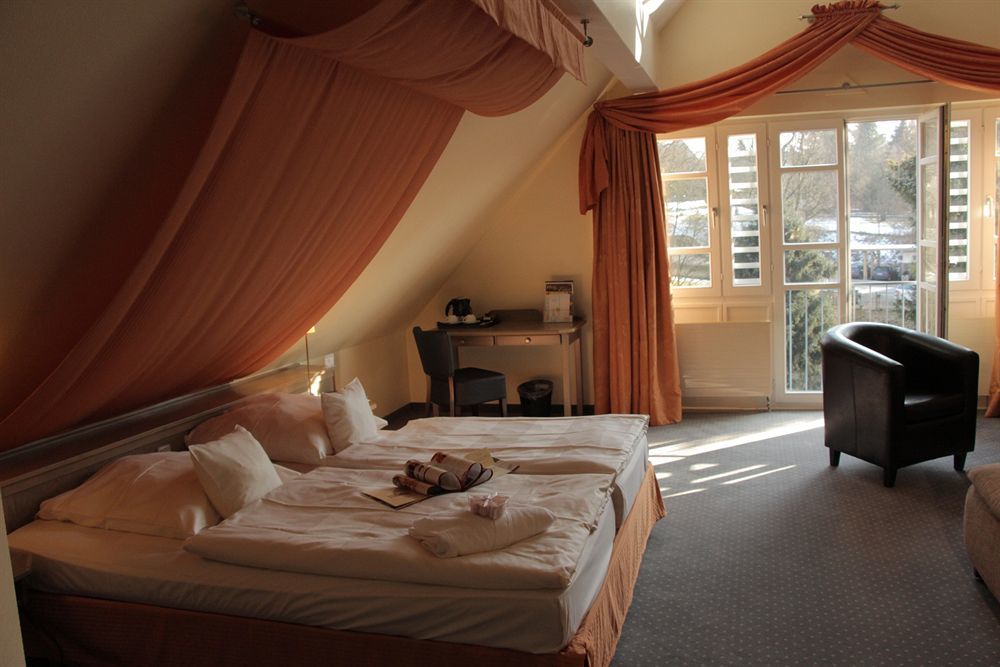 Romantisches Hotel Menzhausen ウスラー エクステリア 写真