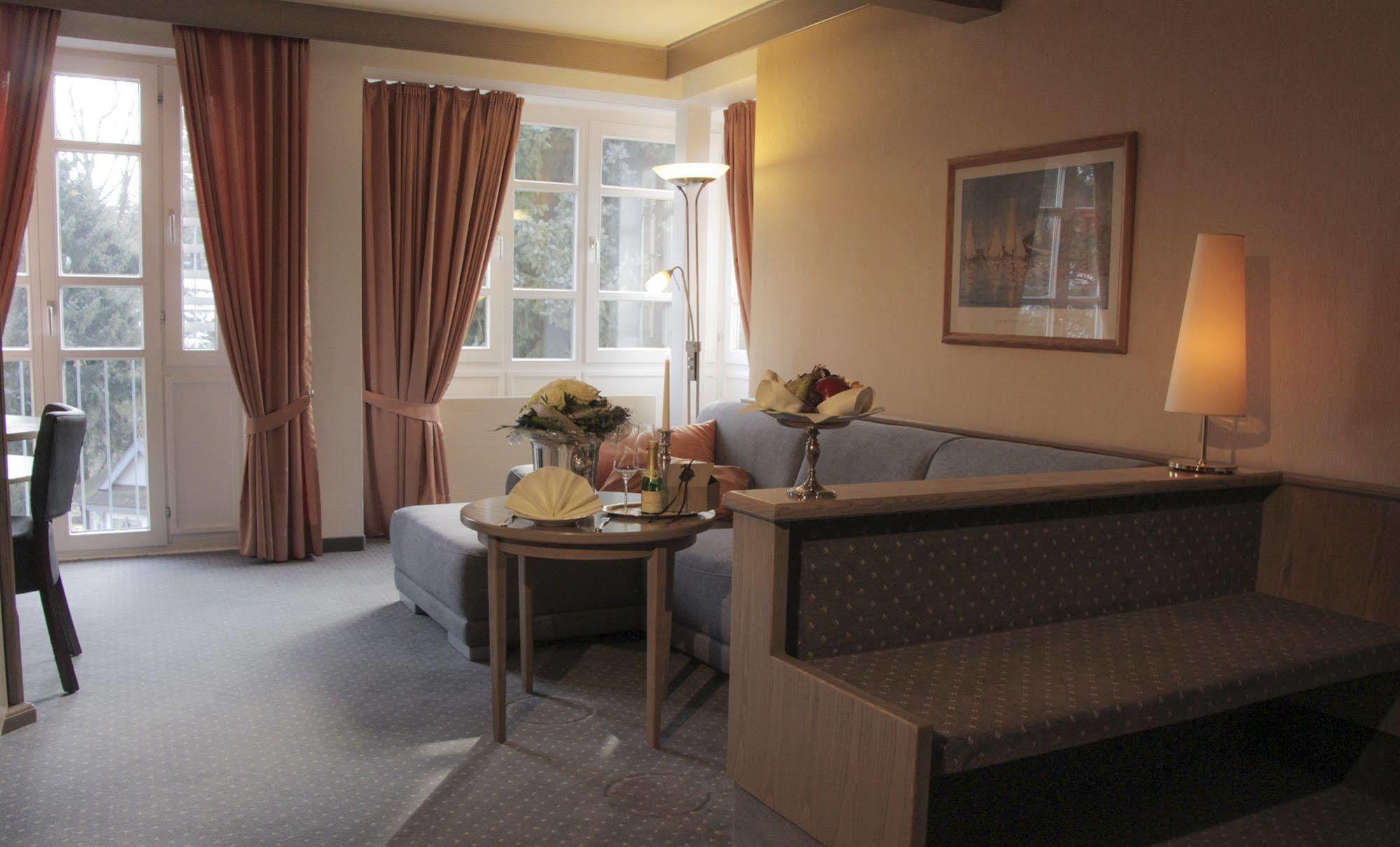 Romantisches Hotel Menzhausen ウスラー エクステリア 写真