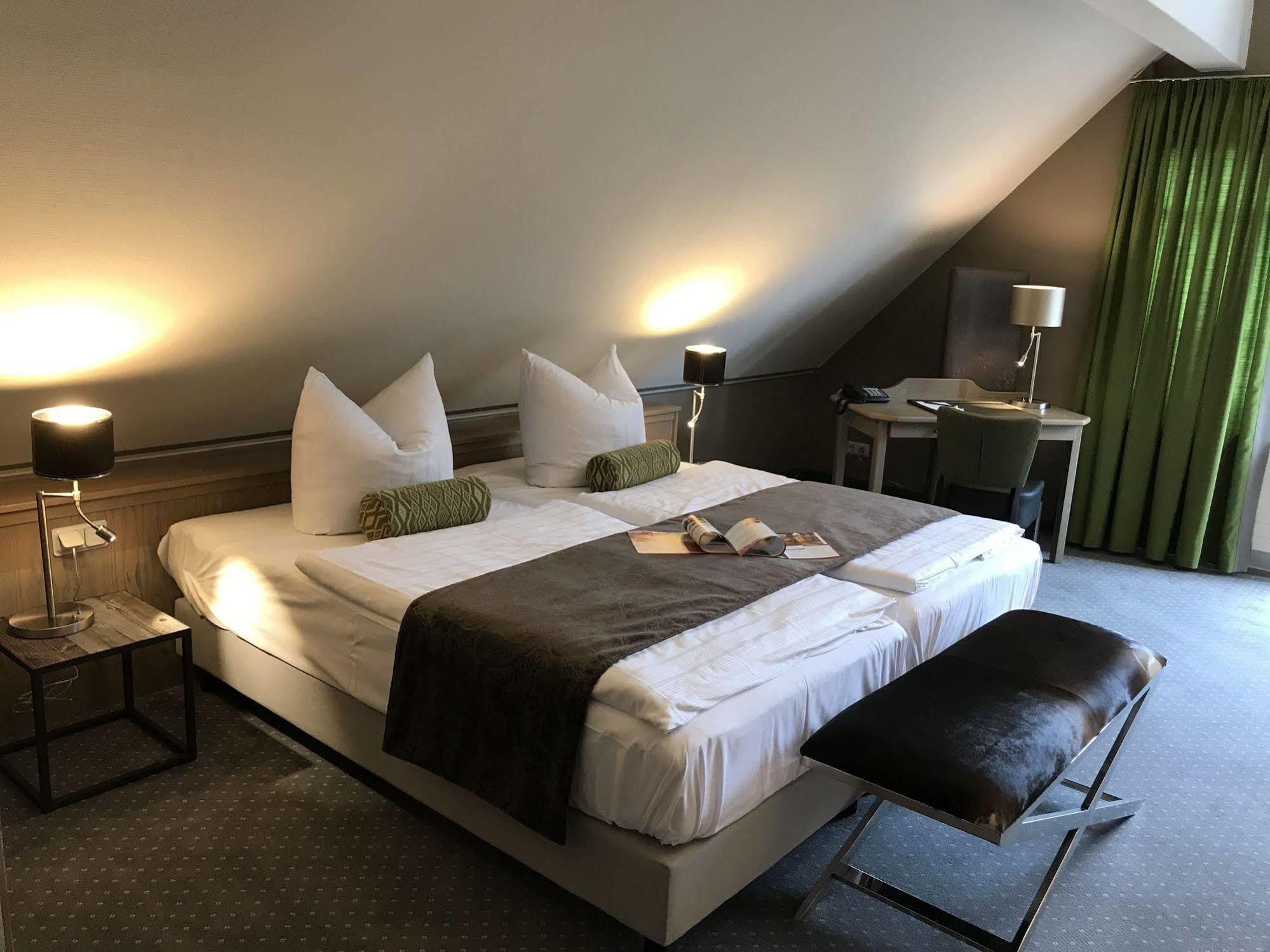 Romantisches Hotel Menzhausen ウスラー エクステリア 写真